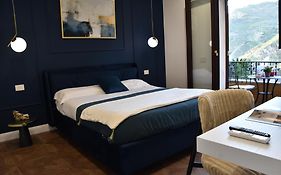 Gloden House Apartments